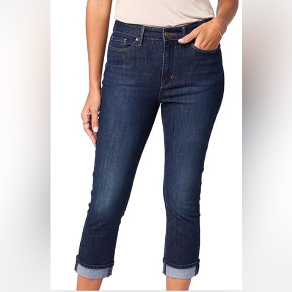 Levi Strauss Signature Gold Mid-Rise Cuffed Capri Jeans, Size 20 - Picture 2 of 9